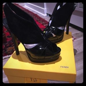 Fendi Spuntata Vernice + Camoscio Black Open Toe